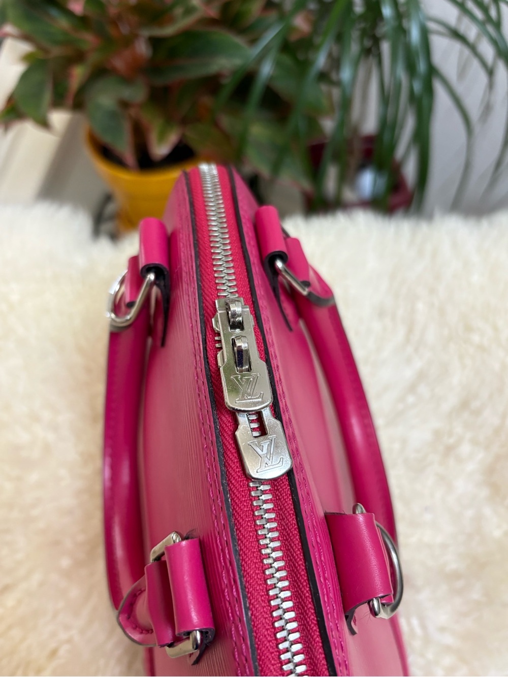 LV Monogram Alma BB - Picture 6 of 9